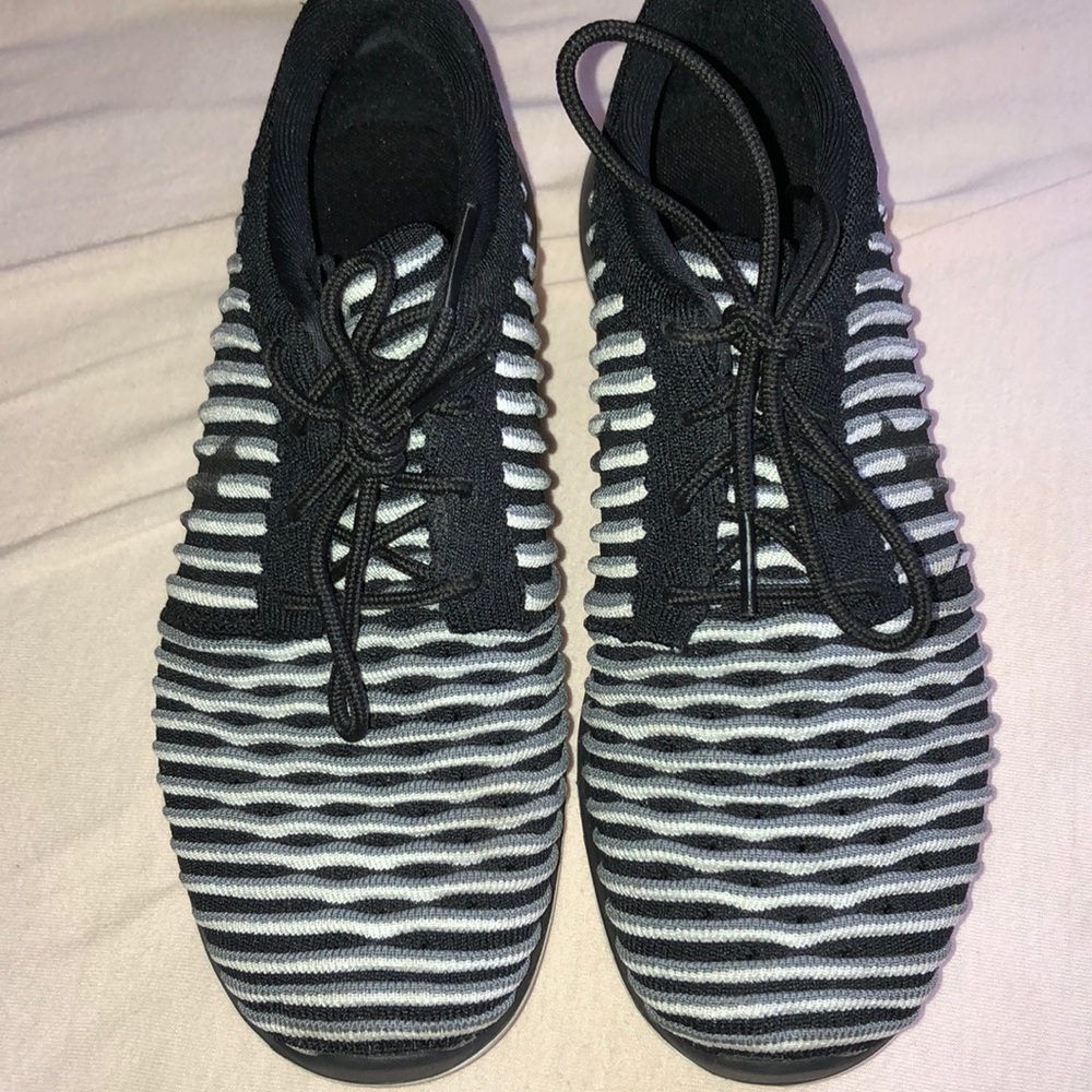 Women’s Nike sneakers